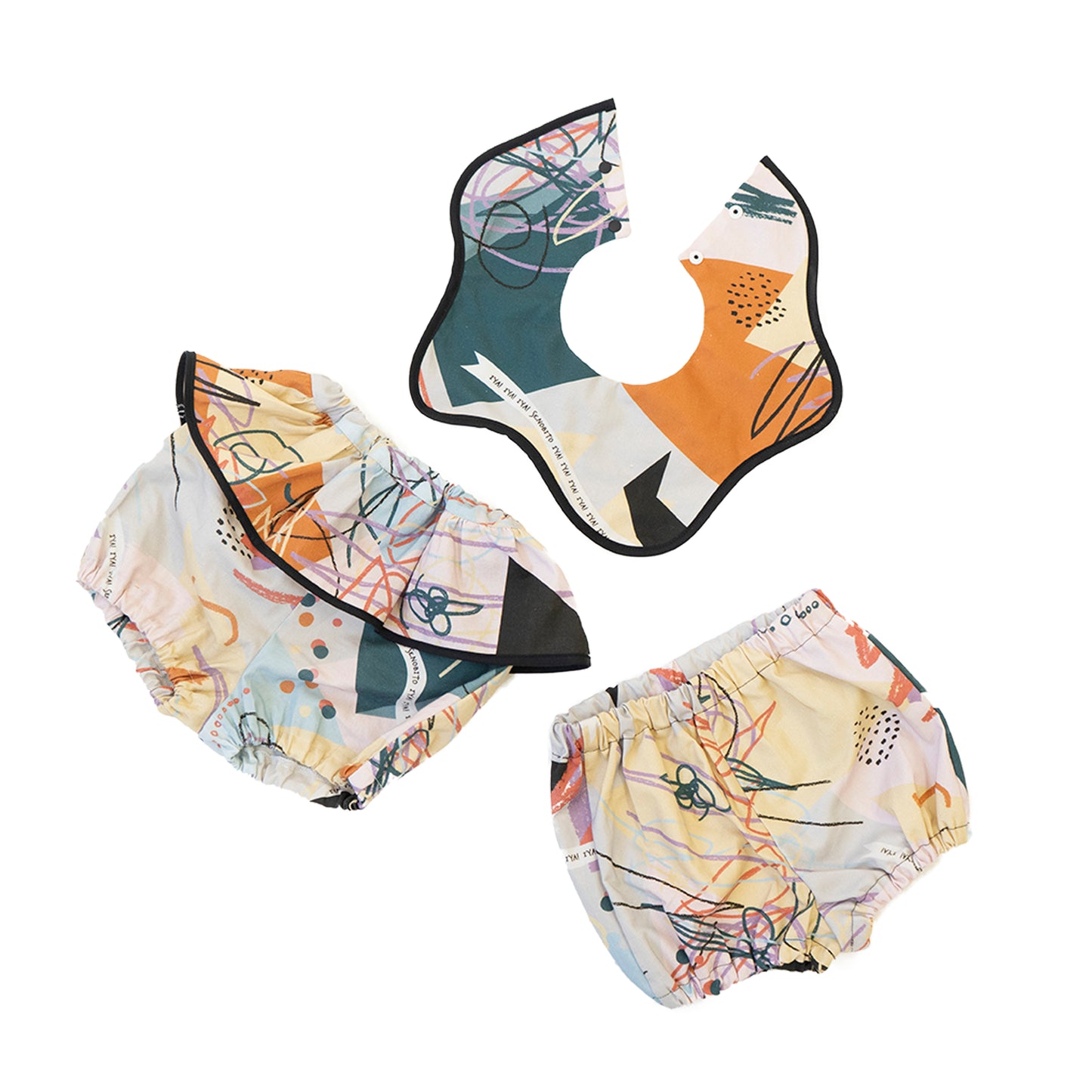 IYAIYA! Origami bib (イヤイヤ!折り紙スタイ)